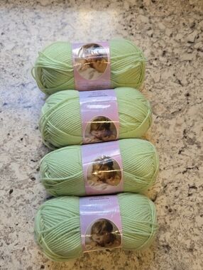 New 4 Skeins Mary Maxim Baby's Best Yarn Bundle Kiwi